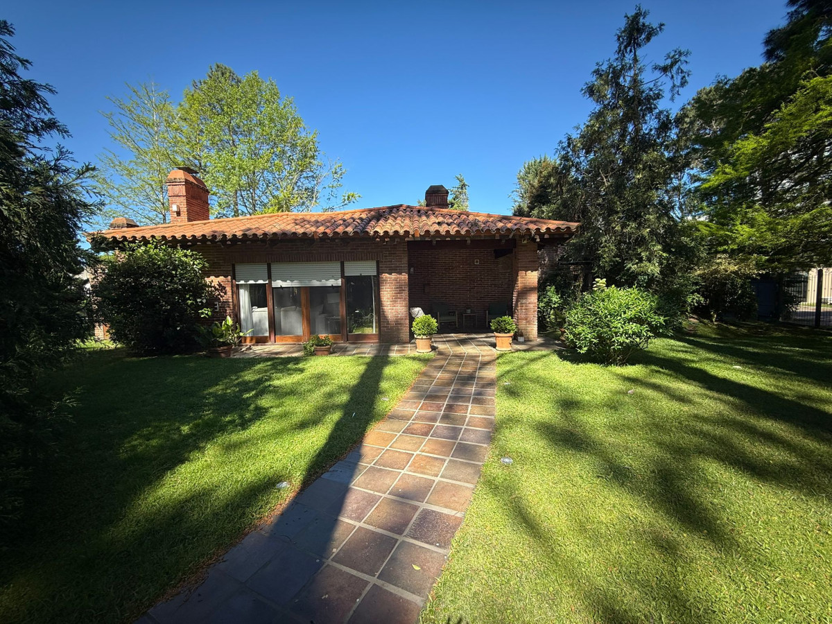 HERMOSA CASA EN CANTEGRIL CON PISCINA Y BARBACOA