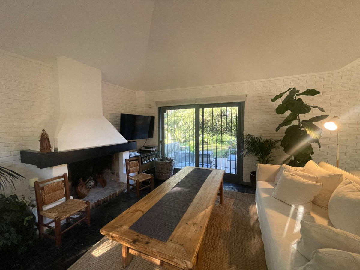 Casa venta 3 dormitorios y servicio
