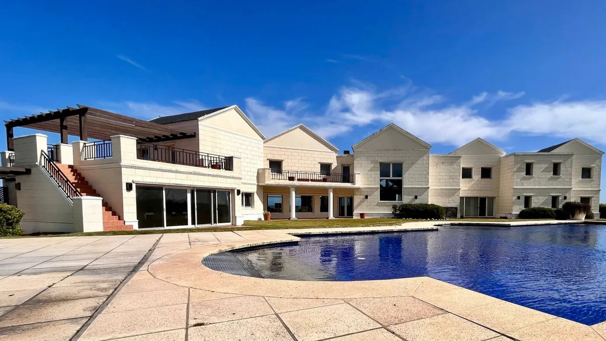 Venta Mansión Primera linea playa mansa