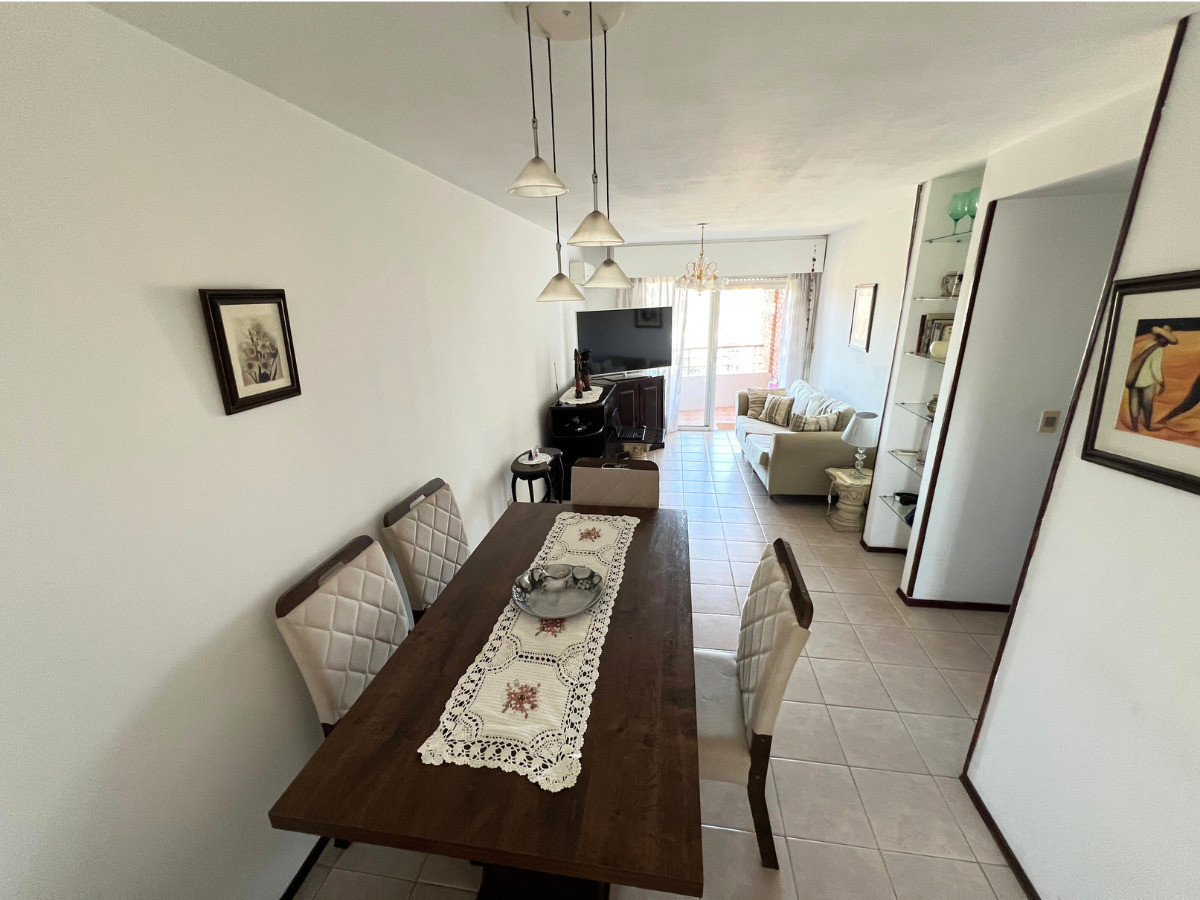 Venta Apartamento 2 Dormitorios con Cochera Malvin Montevideo 
