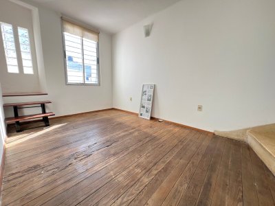 Alquiler Casa 1 Dormitorio La Comercial Montevideo 