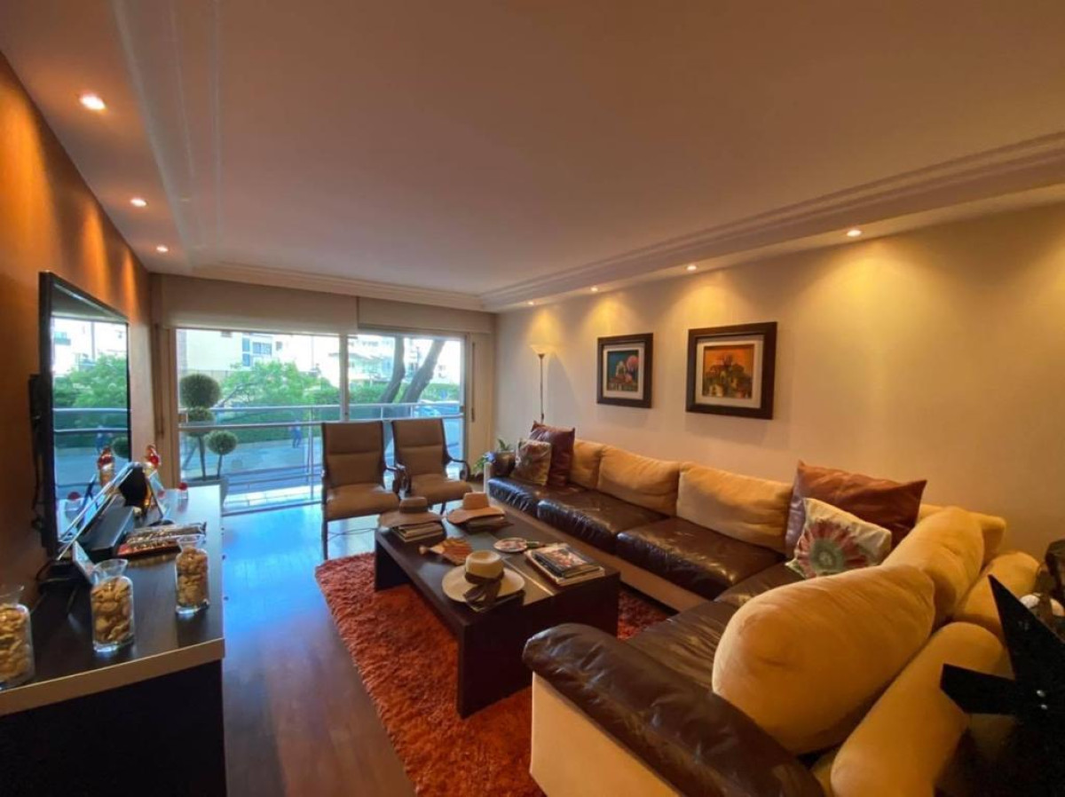 Venta Excelente apartamento de categoría Pocitos