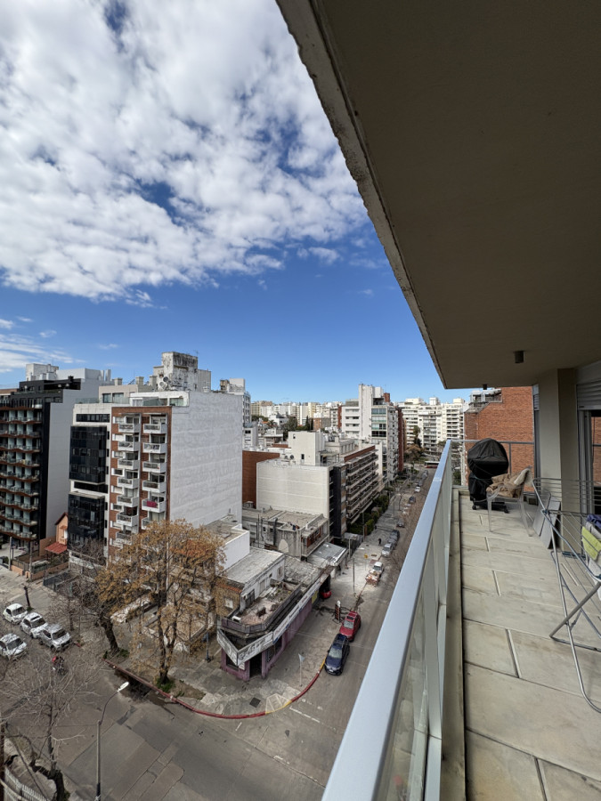 VENTA POCITOS  DOS DORMITORIOS Y GARAGE PRIVADO