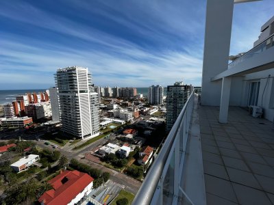 Penthouse de 3 Dormitorios 4 Baños 4 Suites a 300 metros del Mar.