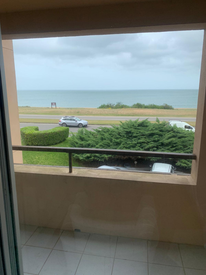 Apartamento en edifico Tauro de 2 dorm 2 bañ