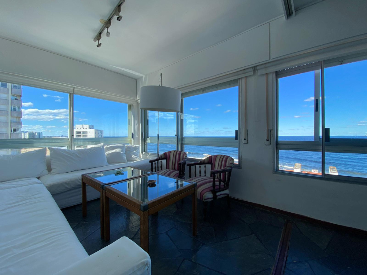 Alquiler por quincena, Apartamento en piso 10 con vista cinematográfica al mar , Punta del Este.