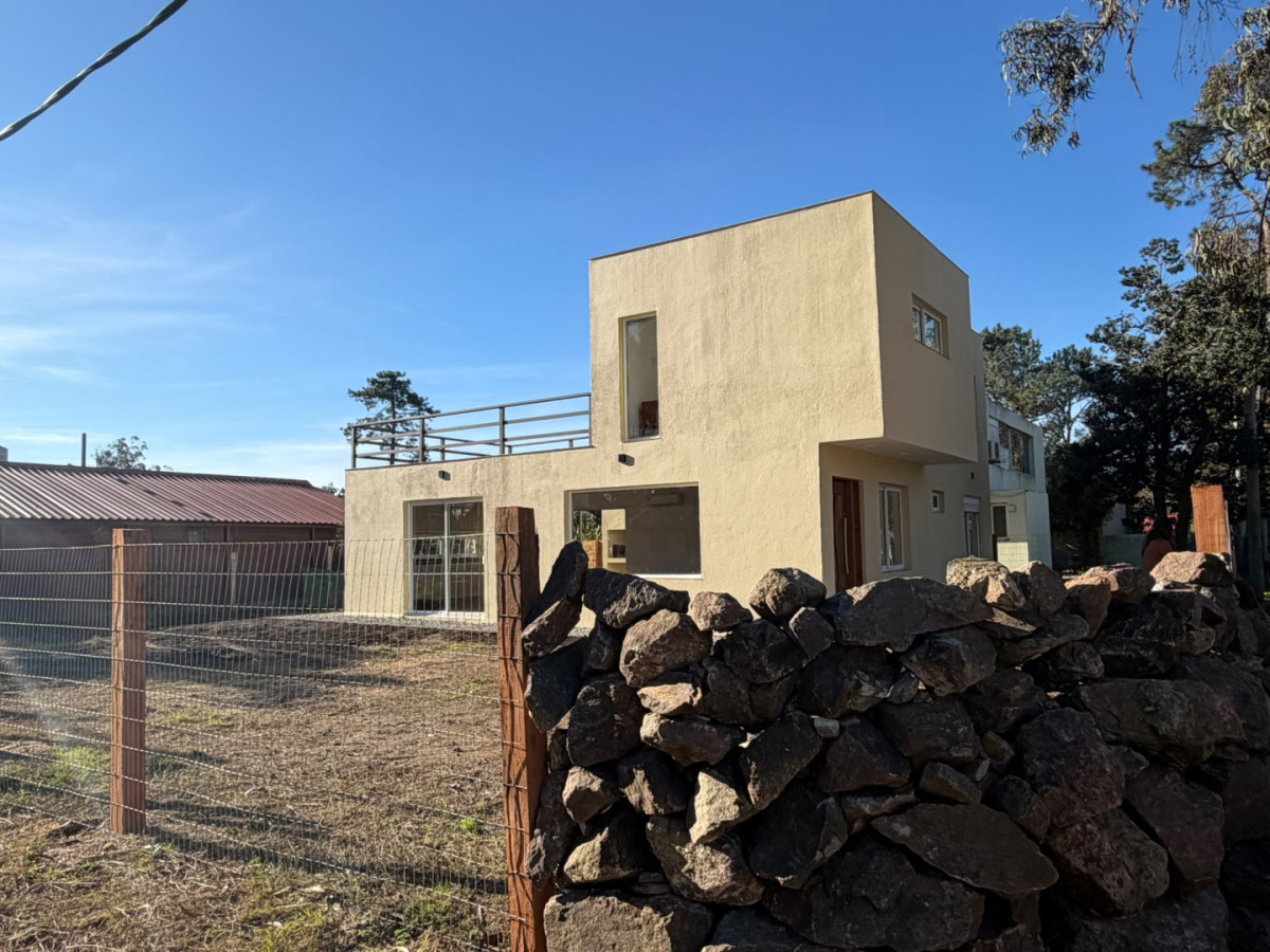 Casa a estrenar en venta en Pinares - Maldonado