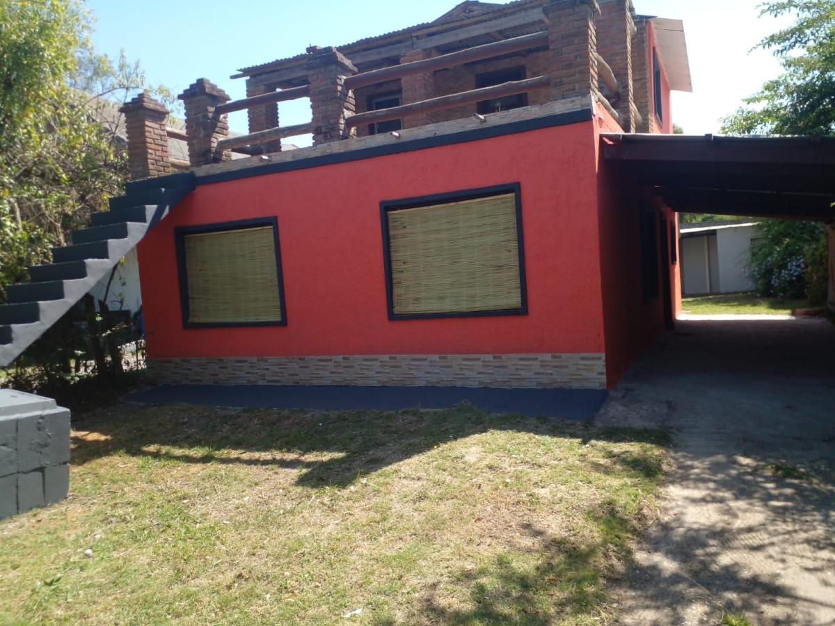 Casa 2 plantas a 2 cuadras de la playa,3 dorm y 2 baños. Balneario Buenos Aires.