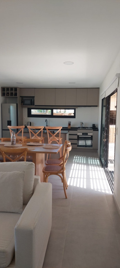 Casa Moderna en Venta de 3 dormitorios amueblada en Balneario Bs AS