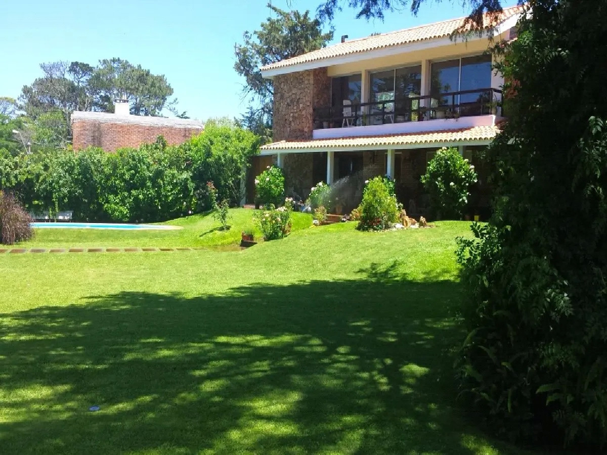 Espectacular Casa - Alquiler Anual