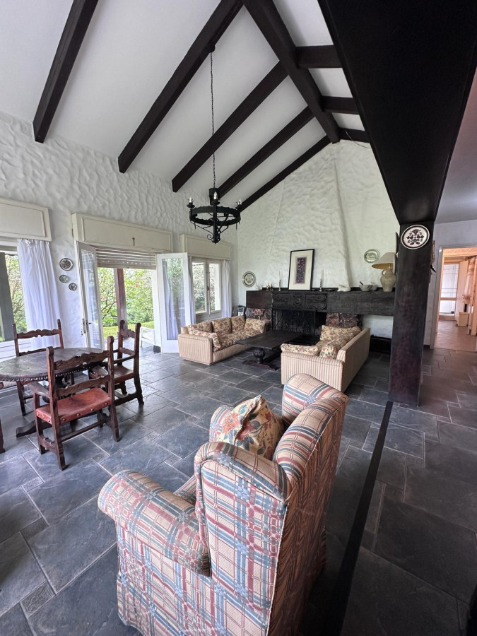 Casa en Alquiler Anual y Venta