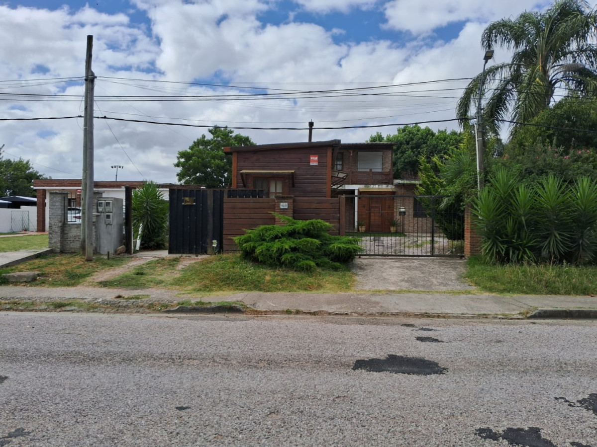 Dos casas en un padrón , San Carlos .No apta banco