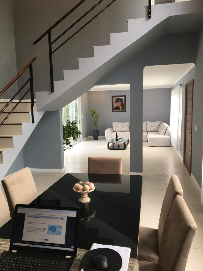 CASA DE 3 DORMITORIOS EN VENTA