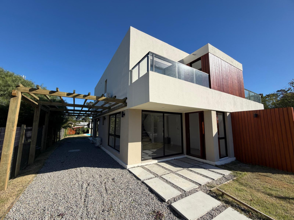 Casa a Estrenar en Pinares, Punta del Este