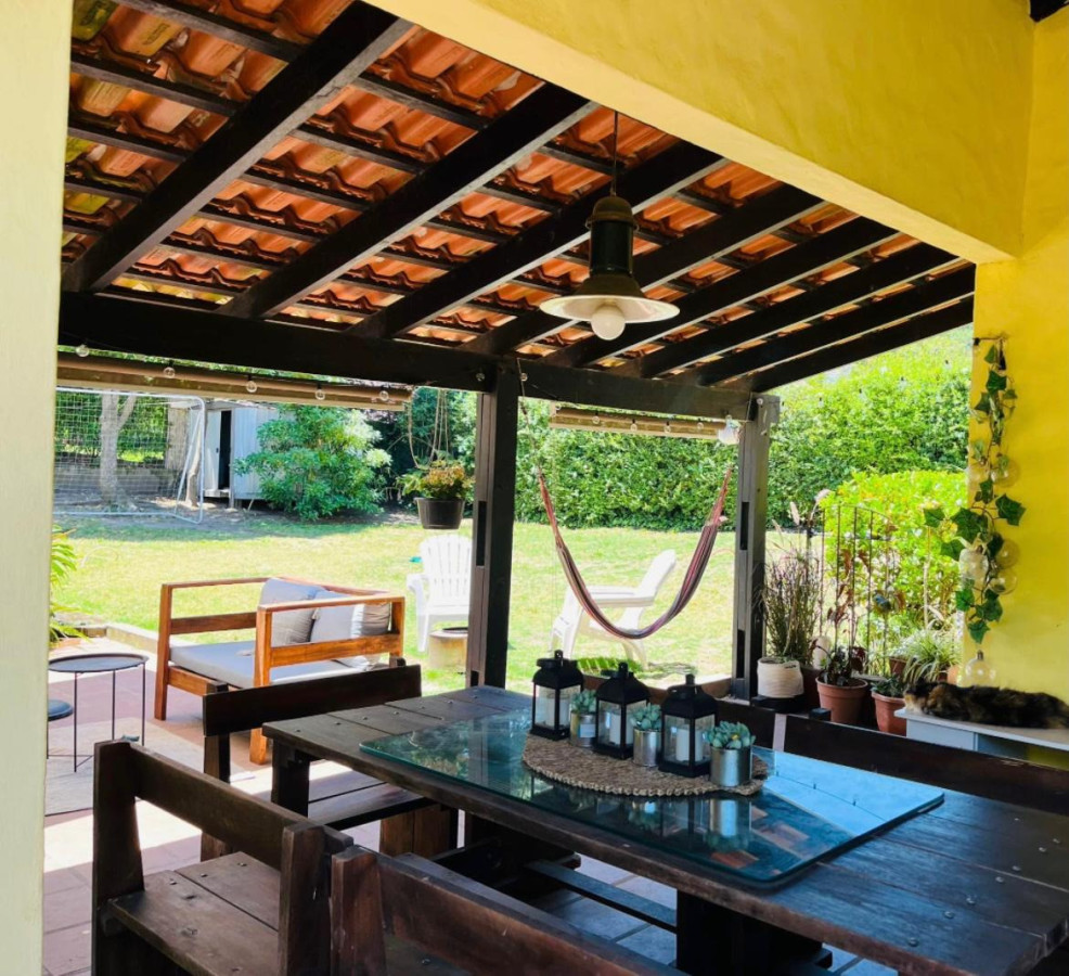 Linda casa  de 3 dormitorios y dependencia en Pinares, Punta del Este