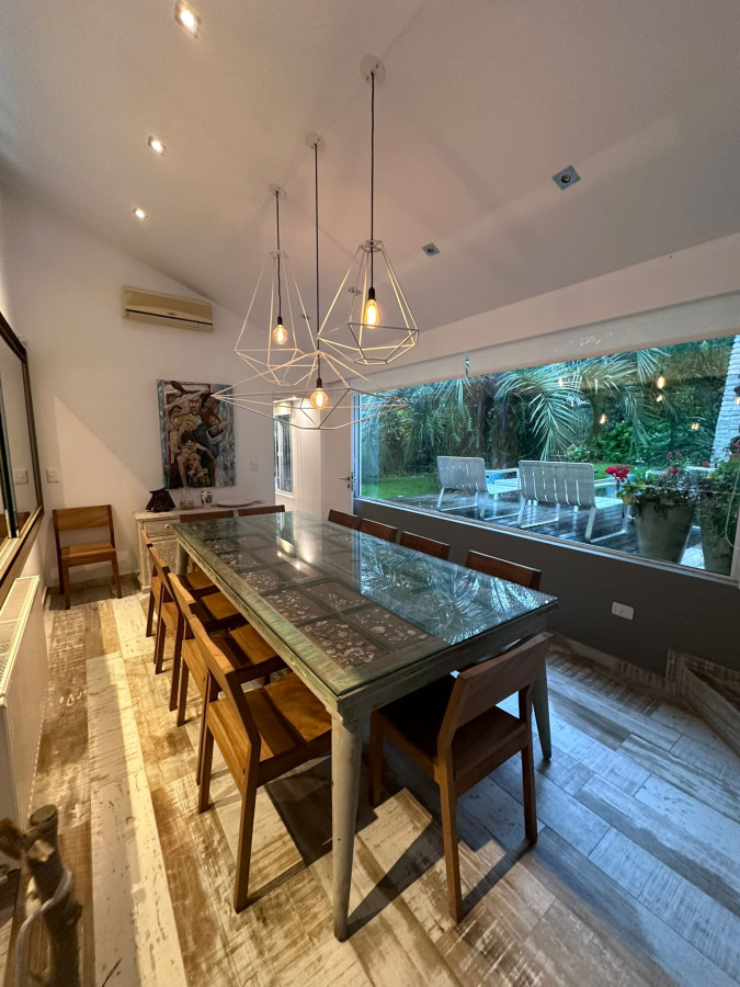  Casa en venta y alquiler anual de 5 dorm y 4 baños.