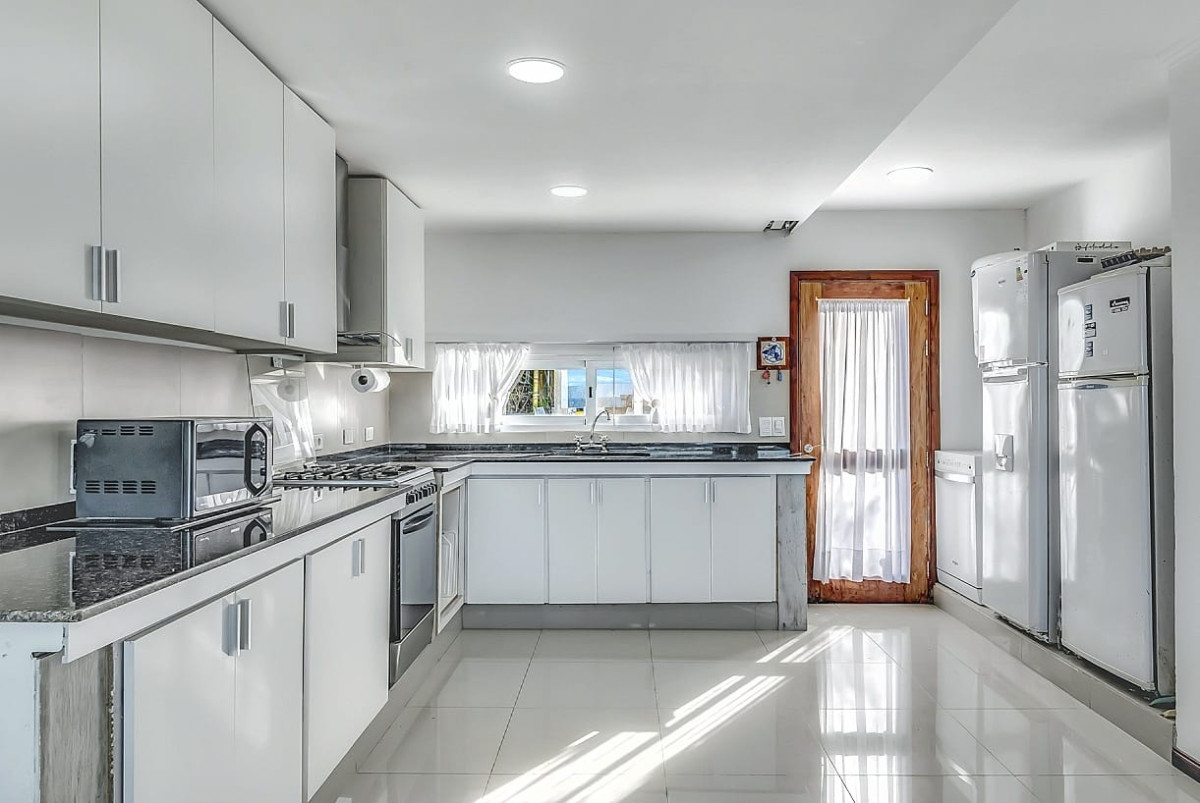 Casa En Venta Las Grutas, Punta Ballena