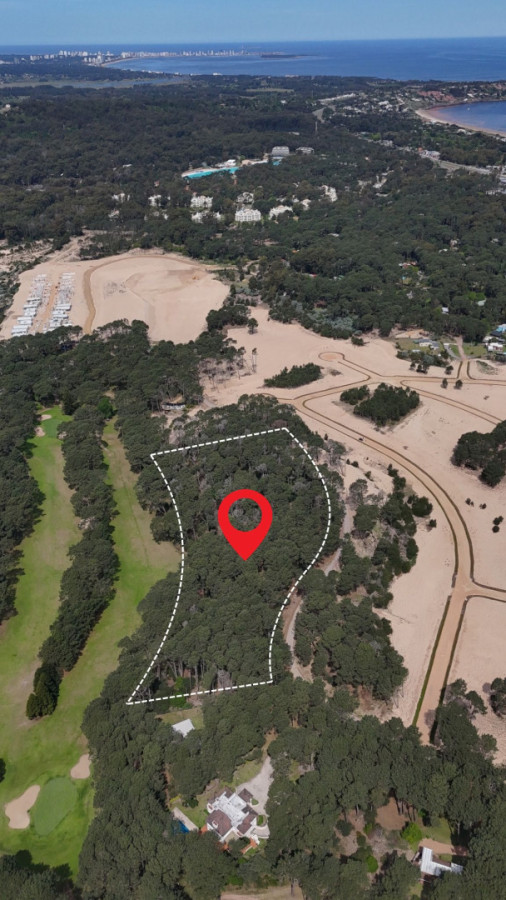 Terreno Premium frente al Hoyo 1 del club del lago