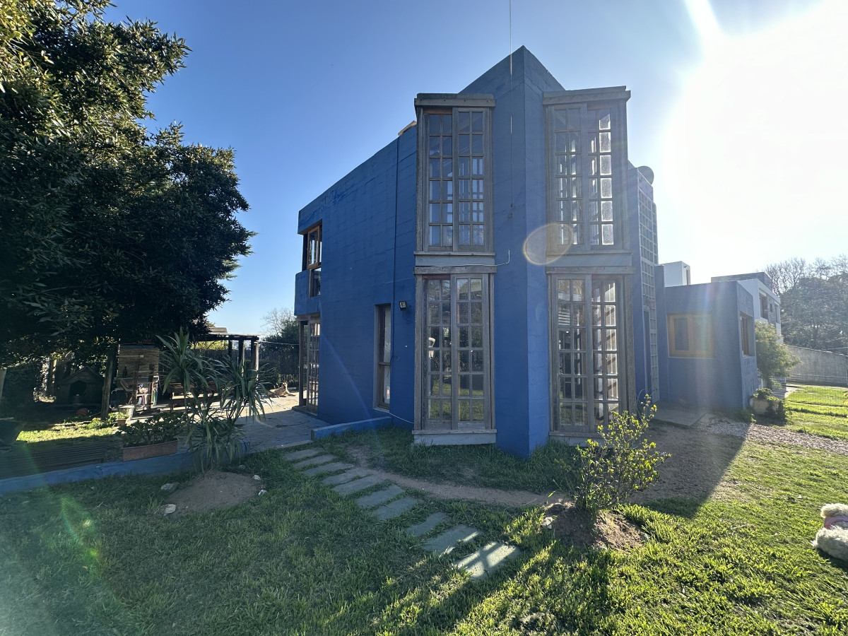 Venta de casa 4 dormitorios a 2 cuadras del mar