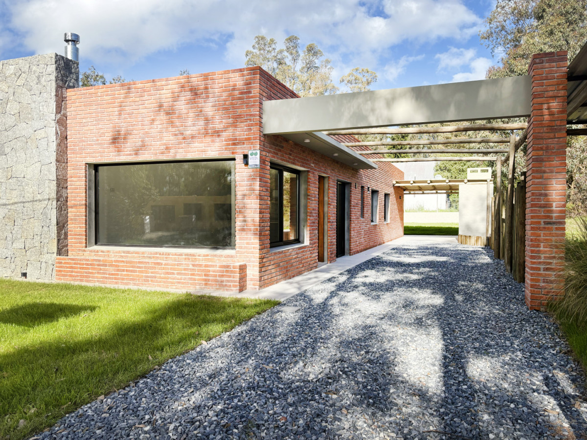 Venta de casa de 3 dormitorios 2 baños Punta Colorada 