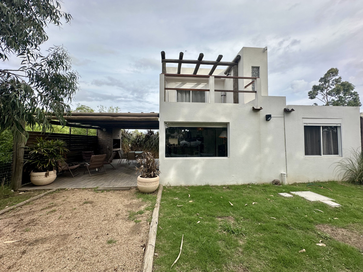 Venta de Casa 3 dormitorios Punta Fría