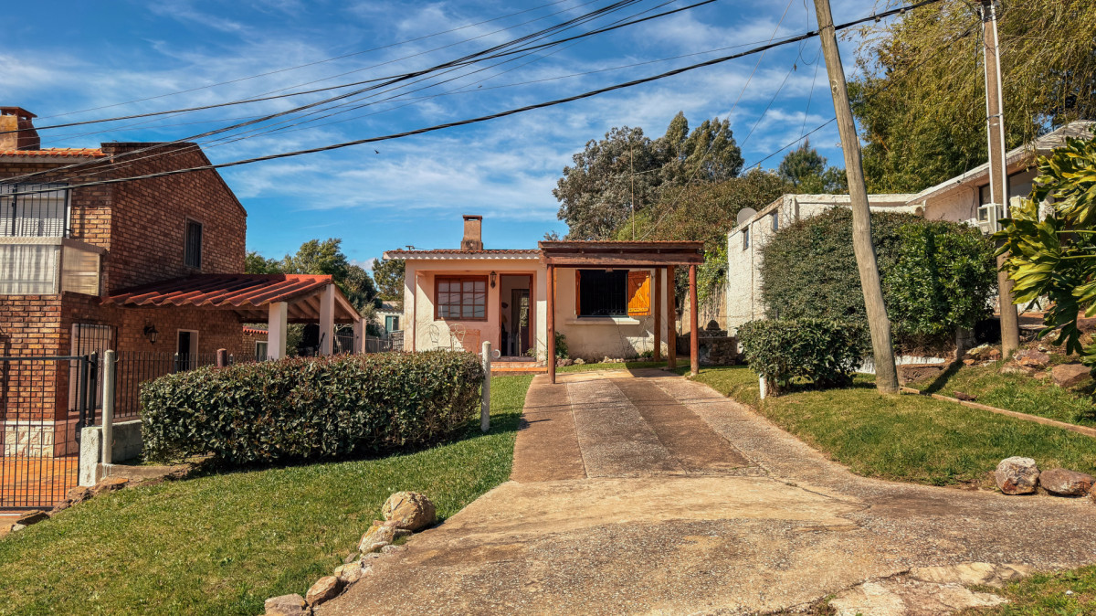 Casa en Venta de dos dormitorios un baño cerro San Antonio 