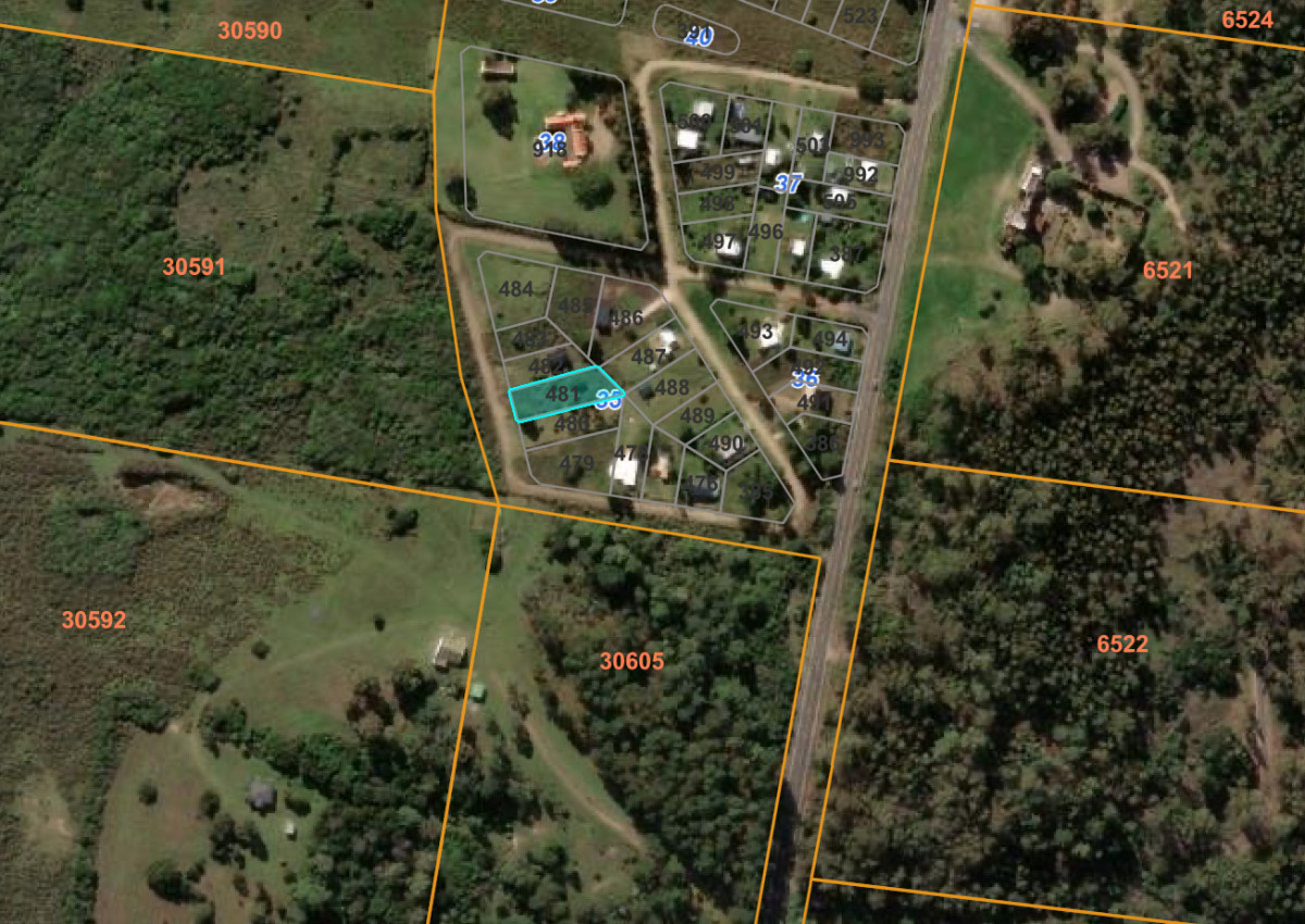 Terreno en venta en Las Flores con servicios instalados