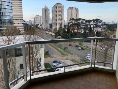 Venta apartamento 3 dormitorios 2 baños Oportunidad Punta del Este