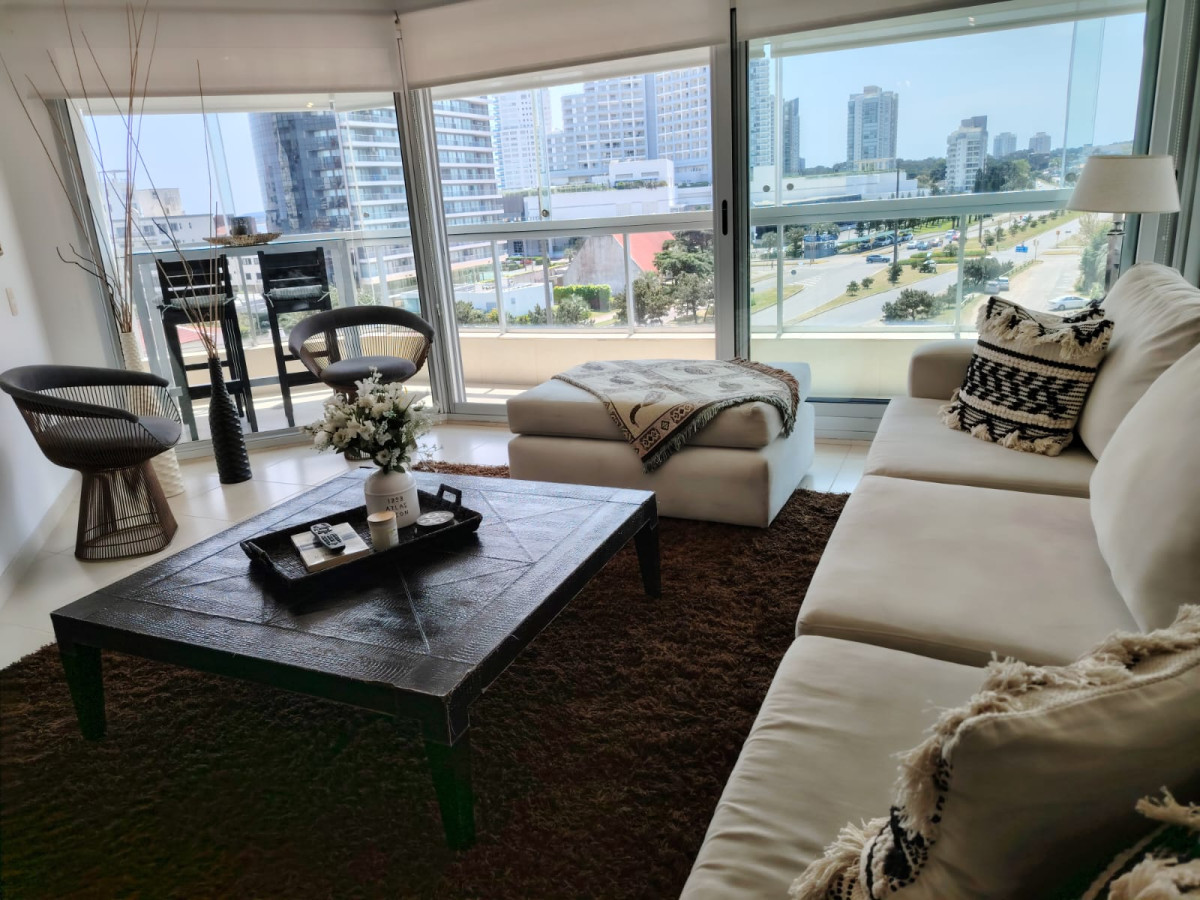 Alquiler apartamento 4 dormitorios y parrillero propio en Punta del Este