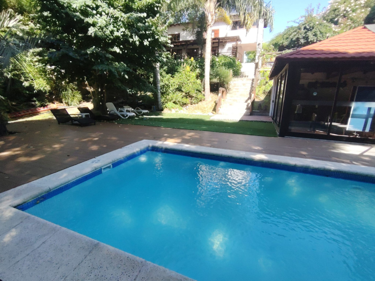 Venta Casa 5 dormitorios + servicio Playa Mansa Punta del Este Uruguay 