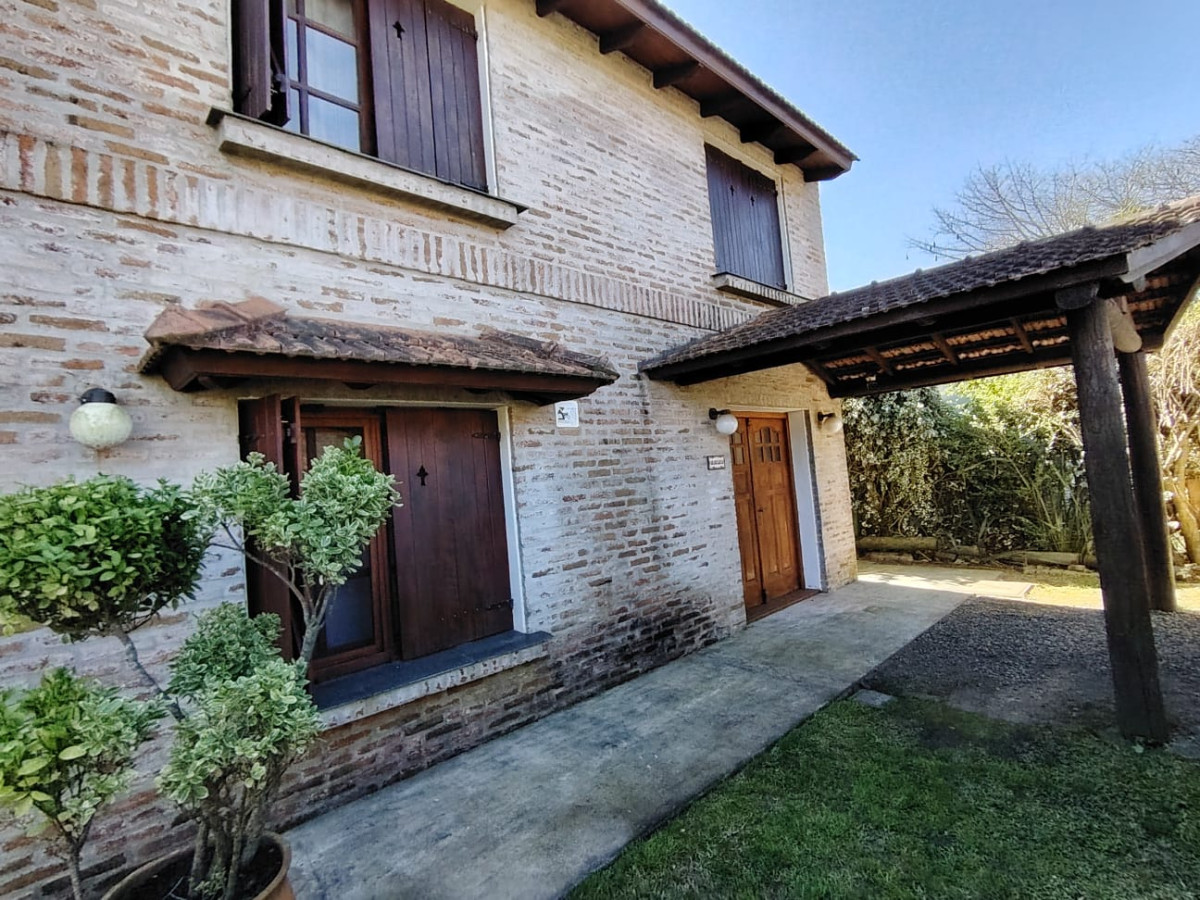Venta Casa 6 dormitorios Playa Mansa Punta del Este Uruguay