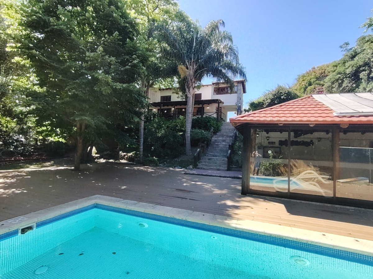Alquiler temporario Casa 5 dormitorios  Playa Mansa Punta del Este Uruguay 