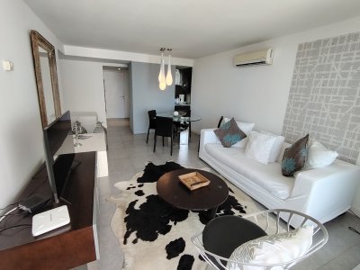 Venta apartamento un dormitorio y medio Punta del Este. Edificio Yoo
