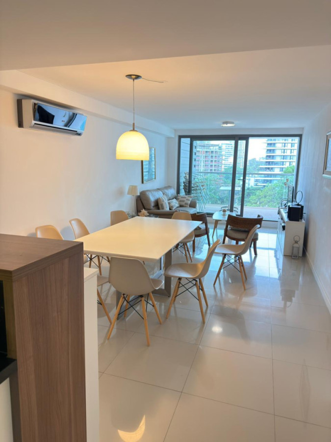 Imagen de Apartamento en venta de 2 dormitorios en edificio Chronos, Punta del Este