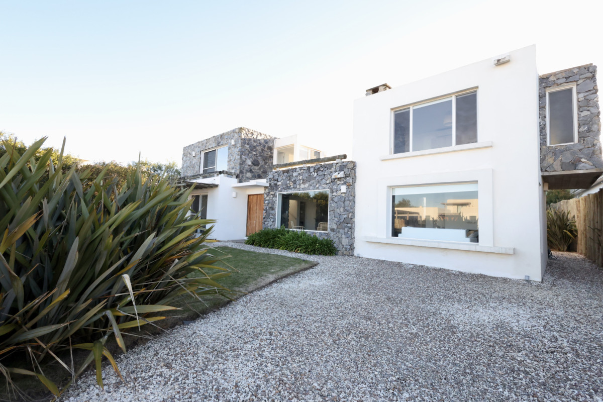 Casa en Club de Mar con 4 habitaciones.