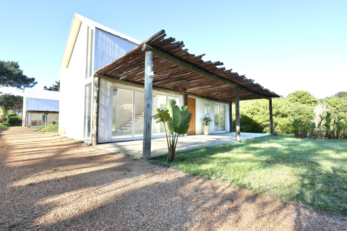 2 Casas a estrenar en Arenas de jose ignacio