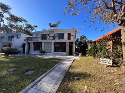 Alquiler Anual Casa 3 Dormitorios + Apartamento De Servicio, En San Rafael