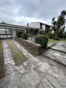 Alquiler Casa 3 Dormitorios 3 Baños, En Punta Gorda 