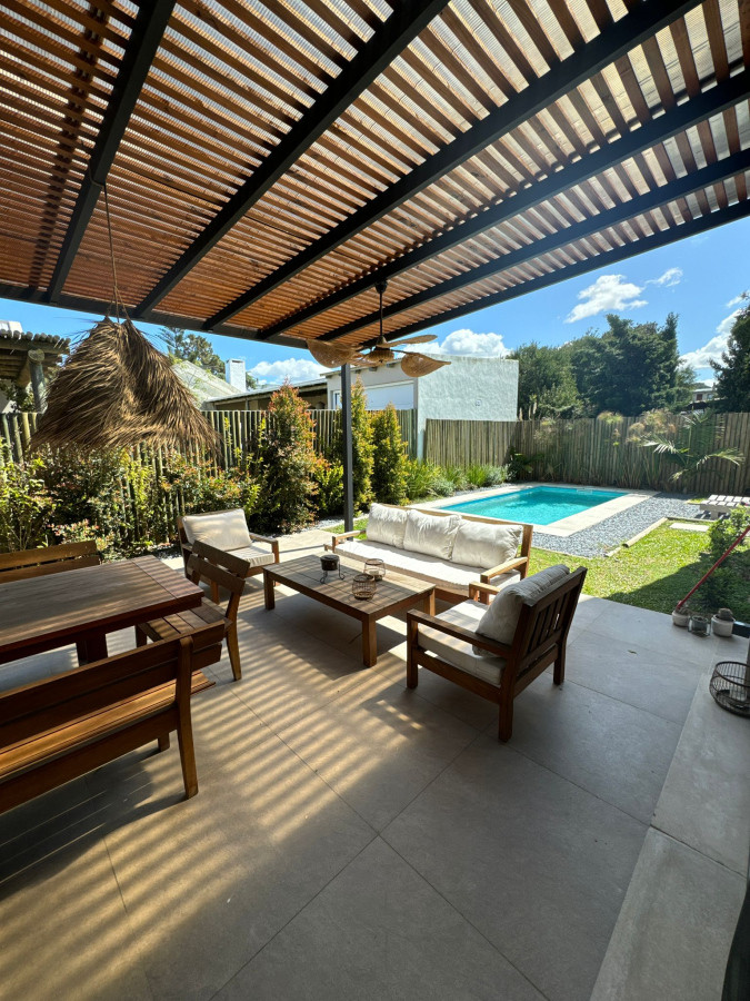 Casa - Manantiales, Manantiales - Venta - $800.000