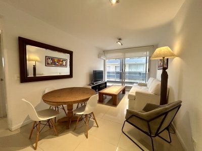 VENTA DE APARTAMETNO DE 2 DORMITORIOS Y 2 BAÑOS EN PENINSULA, PUNTA DEL ESTE 