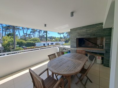 VENTA APARTAMENTO 3 DORMITORIOS 2 BAÑOS 1 SUITE PLAYA MANSA PUNTA DEL ESTE