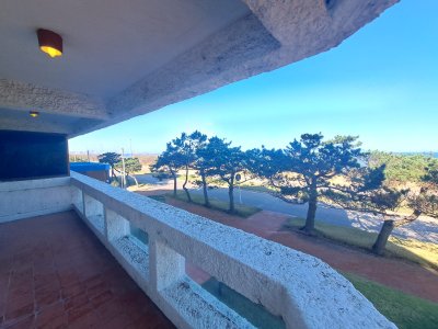 VENTA APARTAMENTO 2 DORMITORIOS 2 BAÑOS 1 SUITE PLAYA MANSA PUNTA DEL ESTE