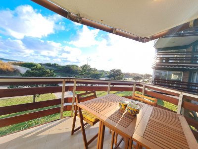 VENTA APARTAMENTO 3 DORMITORIOS 2 BAÑOS PLAYA MANSA PUNTA DEL ESTE