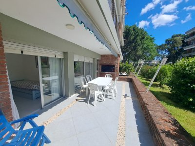 VENTA APARTAMENTO 3 DERMITORIOS 2 BAÑOS 1 SUITE PLAYA MANSA PUNTA DEL ESTE