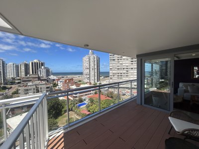 Venta apartamento de 2 dormitorios, 3 baños y doble garage en brava.