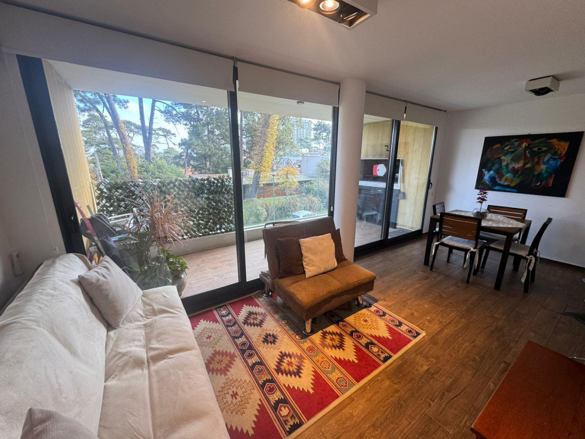 VENTA DE APARTAMENTO 2 DORMITORIOS Y 2 BAÑOS EN MANSA, PUNTA DEL ESTE 