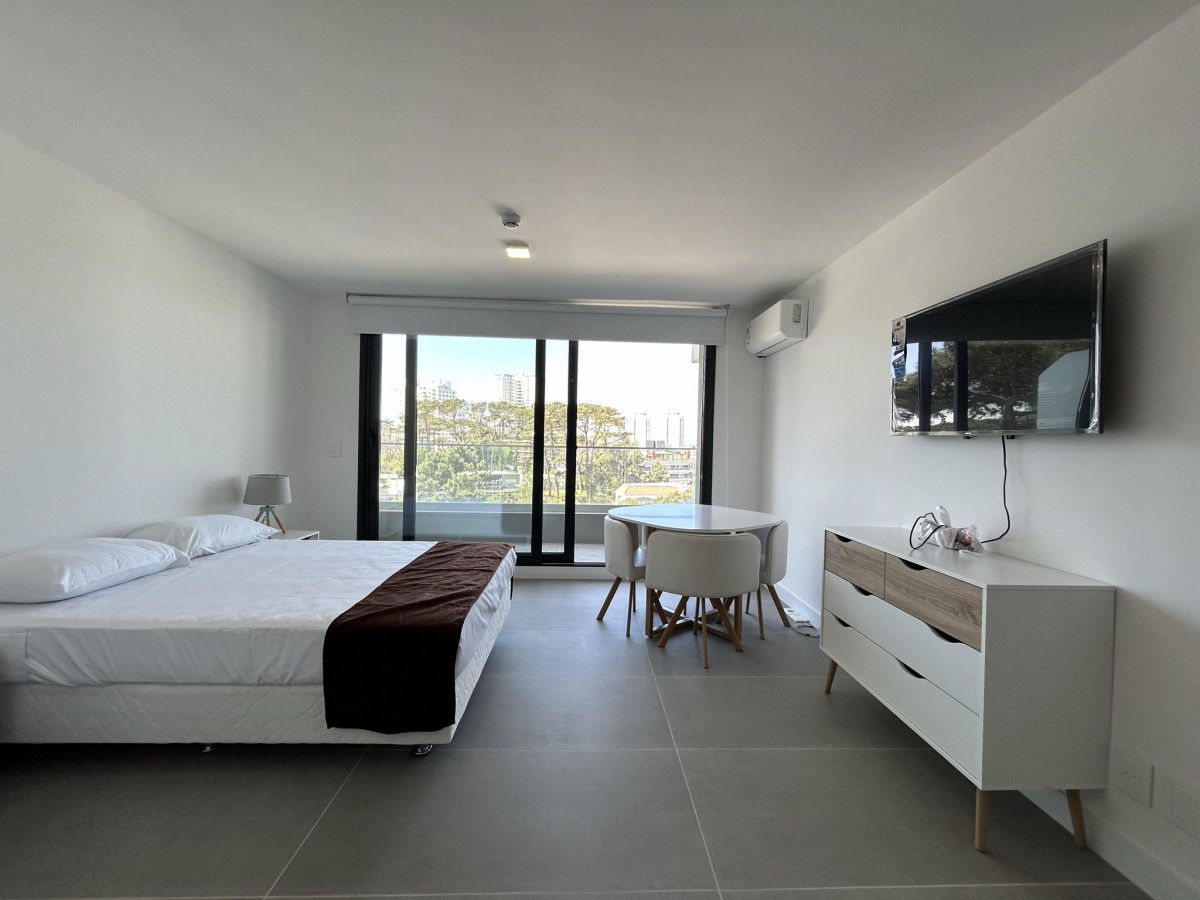 VENTA DE MONOAMBIENTE EN AYDI GRILL, PUNTA DEL ESTE 