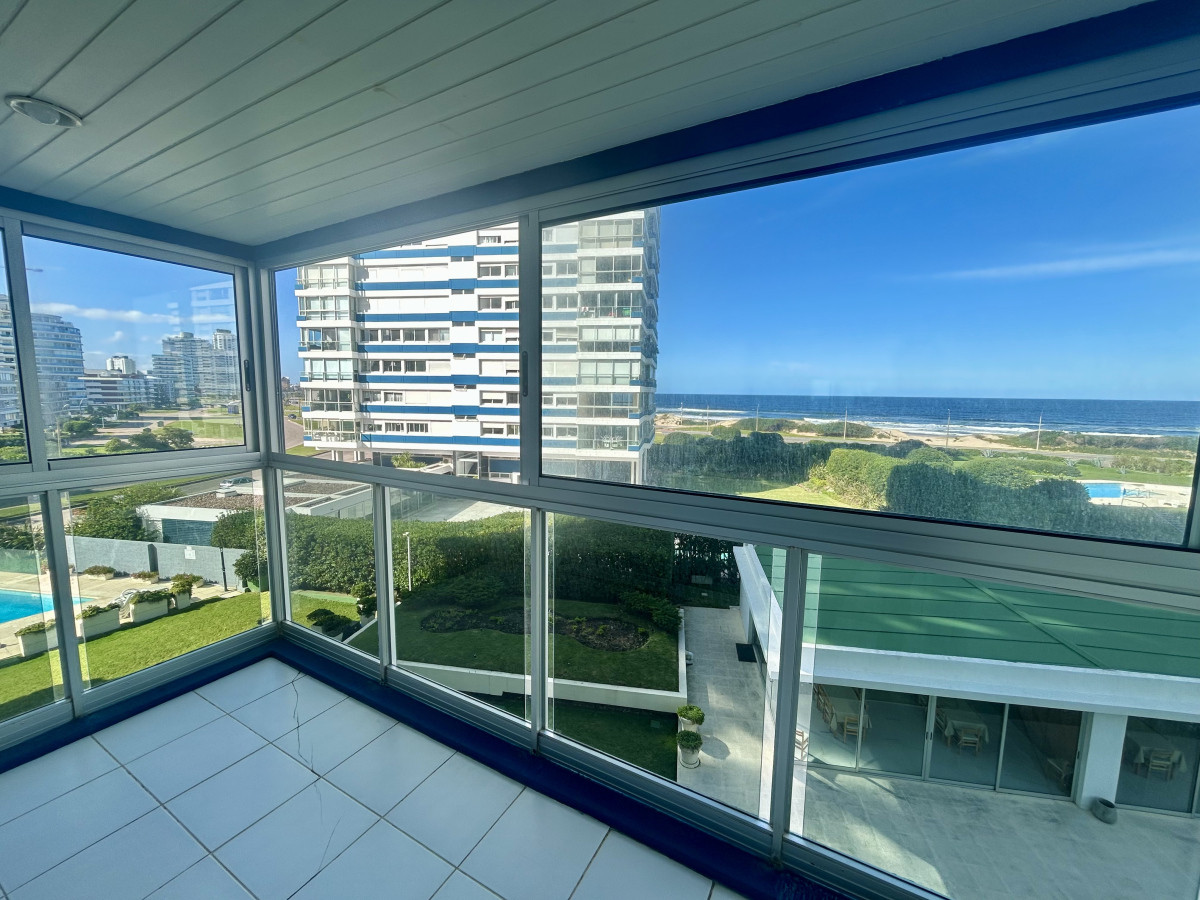 VENTA DE APARTAMENTO 2 DORMITORIOS Y 2 BAÑOS(1 SUITE) PLAYA BRAVA, PUNTA DEL ESTE 
