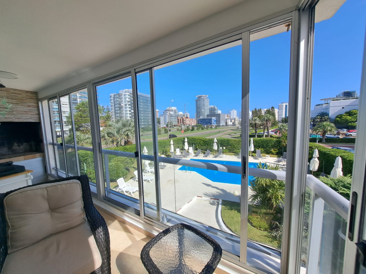 VENTA APARTAMENTO 3 DORMITORIOS 2 BAÑOS 1 SUITE PLAYA MANSA PUNTA DEL ESTE