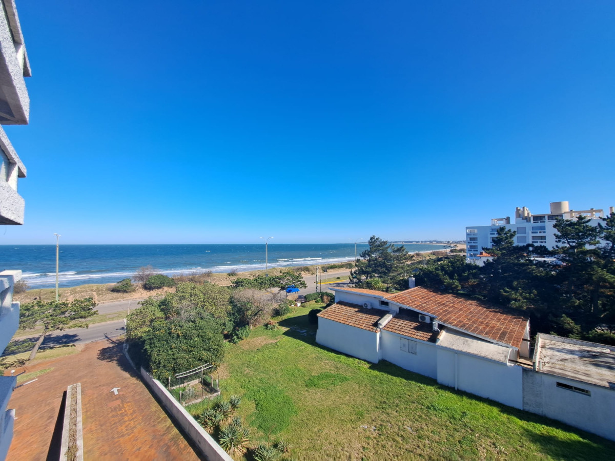 VENTA APARTAMENTO DE 3 DORMITORIOS 2 BAÑOS 1 SUITE PLAYA MANSA PUNTA DEL ESTE